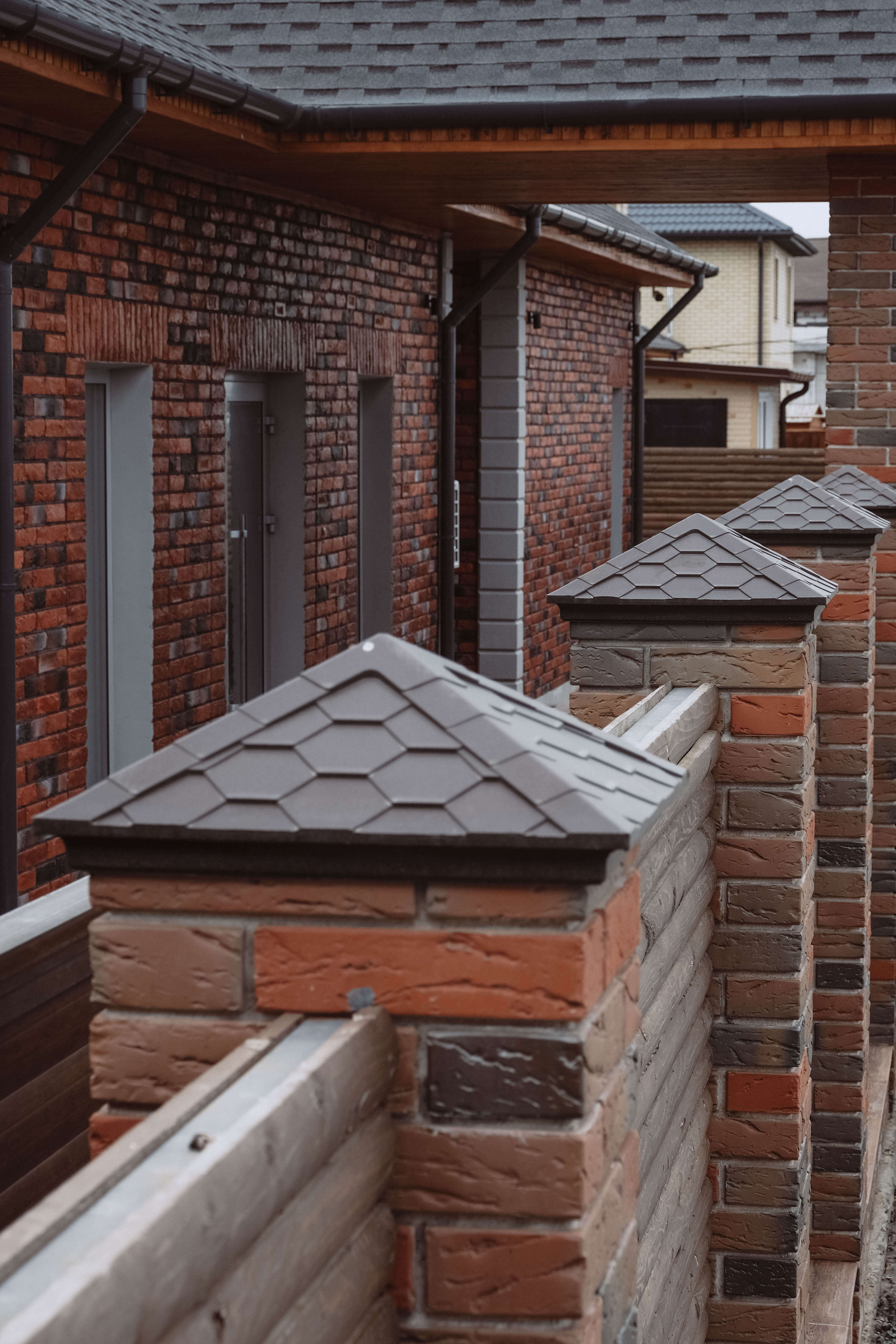 Колпак Zking Эверест Коричневый на столб 1.5х1.5 кирпича (390х390мм) в Переславле-Залесском фото